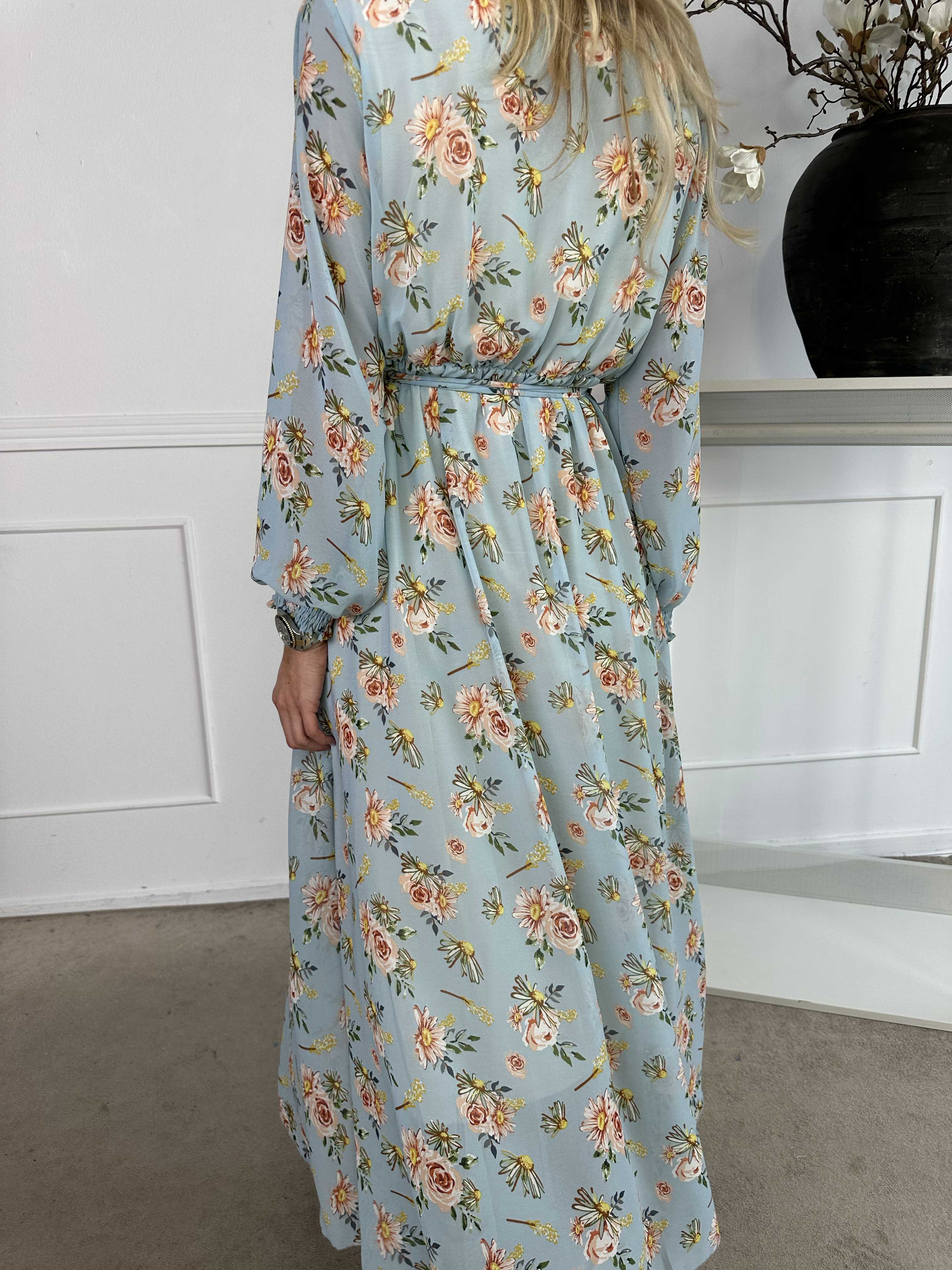 Zola - Lang kjole med blomster og semi-transparente ærmer